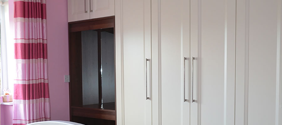 slide-savanna-wardrobe.jpg